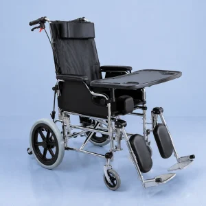 Silla de ruedas reclinable con mesa, cojín abductor, espaldar reclinable y reposapiés elevables