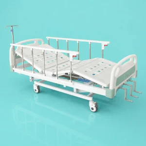 Cama hospitalaria manual con 3 movimientos y barandas en aluminio